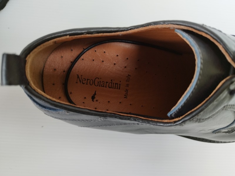 nero-giardini_01_scarpe-classiche-elenganti-uomo-lacci_nero_15.jpg